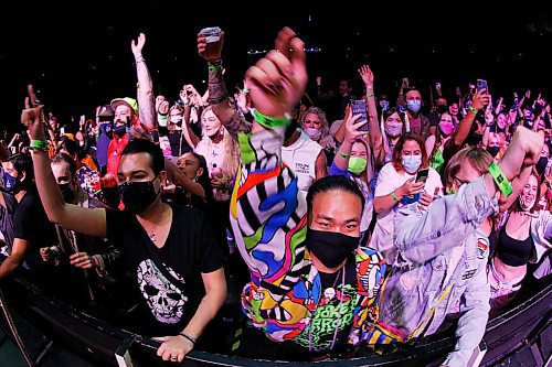 JOHN WOODS / WINNIPEG FREE PRESS
Fans dance at the Electric Circus concert at a downtown arena in Winnipeg Tuesday, September 21, 2021. 

Reporter: ?