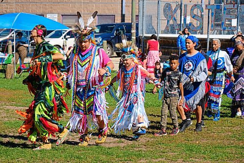 MIKE DEAL / WINNIPEG FREE PRESS
Dancers make their way onto the field during grand entrance of the mini pop-up 2S Powwow in Broadway Neighbourhood Park Wednesday afternoon.
210922 - Wednesday, September 22, 2021.