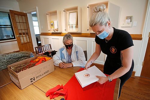 JOHN WOODS / WINNIPEG FREE PRESS
Trinity Tomm, right, assists Sylvia Genaille, councillor and elder, prepare a package of documents for Kamloops at the National Centre for Truth and Reconciliation in Winnipeg Wednesday, September 22, 2021. 

Reporter: Martin