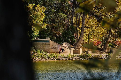 MIKE DEAL / WINNIPEG FREE PRESS
The River Trail east of the Manitoba Legislative building early Thursday morning. 
210923 - Thursday, September 23, 2021.