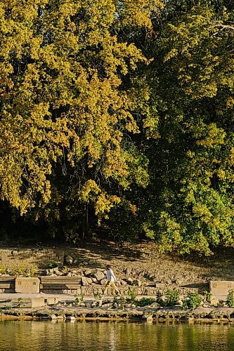 MIKE DEAL / WINNIPEG FREE PRESS
The River Trail east of the Manitoba Legislative building early Thursday morning. 
210923 - Thursday, September 23, 2021.