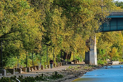 MIKE DEAL / WINNIPEG FREE PRESS
The River Trail east of the Manitoba Legislative building with the Midtown bridge in the background early Thursday morning. 
210923 - Thursday, September 23, 2021.