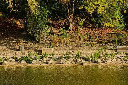 MIKE DEAL / WINNIPEG FREE PRESS
The River Trail east of the Manitoba Legislative building early Thursday morning. 
210923 - Thursday, September 23, 2021.