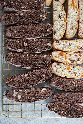 MIKAELA MACKENZIE / WINNIPEG FREE PRESS

Freshly-baked chocolate chunk and roasted chestnut biscotti and blondie biscotti in Sylvia Aiello's home kitchen in Winnipeg on Wednesday, Sept. 22, 2021.  For Dave Sanderson story.
Winnipeg Free Press 2021.