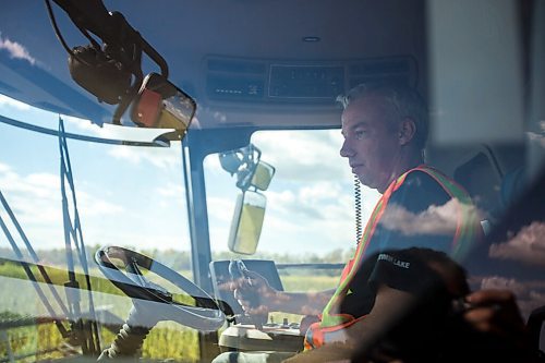 MIKAELA MACKENZIE / WINNIPEG FREE PRESS

Wilmar Wiebe harvests hemp for River Valley Farms west of Portage La Prairie on Tuesday, Sept. 21, 2021.  For Randall King story.
Winnipeg Free Press 2021.