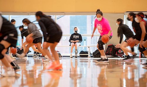 MIKE SUDOMA / Winnipeg Free Press
Attack Basketball  player, Taya Clark, sits on the sidelines with a broken foot while watching her fellow club members take part in a dribbling drill during a practice at the Sports for Life centre Thursday
September 23, 2021