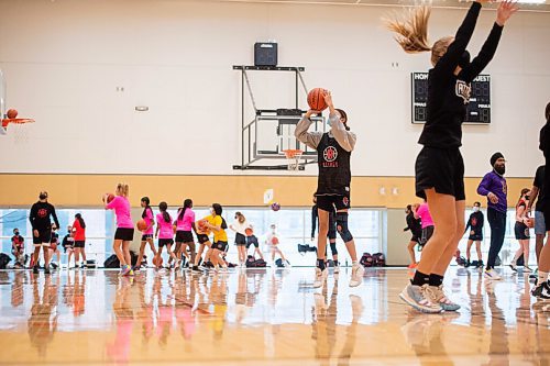 MIKE SUDOMA / Winnipeg Free Press
Raia Guinto takes a jump shot from the three point line during an Attack Basketball practice Thursday night at the Sports for Life Centre
September 23, 2021