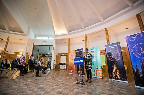 MIKAELA MACKENZIE / WINNIPEG FREE PRESS

Health and Seniors Care Minister Audrey Gordon makes an announcement on urban Indigenous COVID-19 vaccine clinics at Thunderbird House in Winnipeg on Friday, Sept. 24, 2021.  For Dylan story.
Winnipeg Free Press 2021.