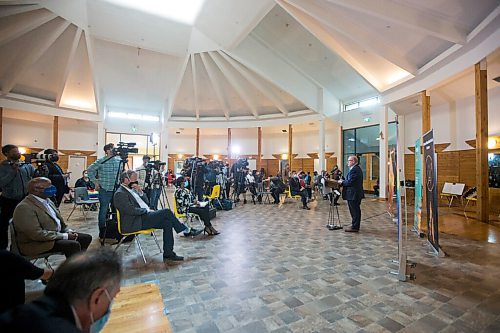 MIKAELA MACKENZIE / WINNIPEG FREE PRESS

Premier Kelvin Goertzen speaks at an announcement on urban Indigenous COVID-19 vaccine clinics at Thunderbird House in Winnipeg on Friday, Sept. 24, 2021.  For Dylan story.
Winnipeg Free Press 2021.