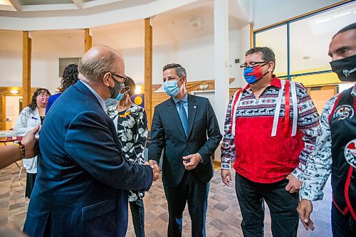 MIKAELA MACKENZIE / WINNIPEG FREE PRESS

Premier Kelvin Goertzen (left) shakes hands with mayor Brian Bowman as Manitoba Keewatinowi Okimakanak Vice-Chief David Monias looks on before an announcement on urban Indigenous COVID-19 vaccine clinics at Thunderbird House in Winnipeg on Friday, Sept. 24, 2021.  For Dylan story.
Winnipeg Free Press 2021.