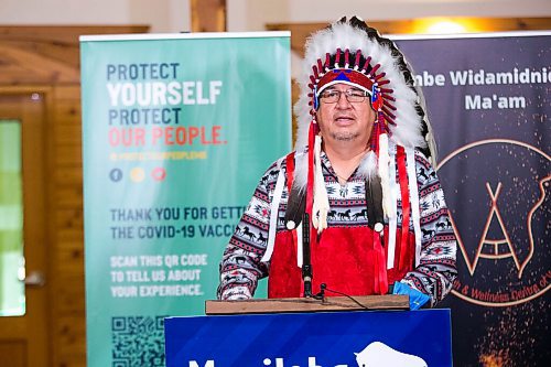 MIKAELA MACKENZIE / WINNIPEG FREE PRESS

Manitoba Keewatinowi Okimakanak Vice-Chief David Monias speaks at an announcement on urban Indigenous COVID-19 vaccine clinics at Thunderbird House in Winnipeg on Friday, Sept. 24, 2021.  For Dylan story.
Winnipeg Free Press 2021.