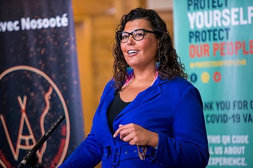 MIKAELA MACKENZIE / WINNIPEG FREE PRESS

Dr. Marcia Anderson, public health lead of the Manitoba First Nation Pandemic Response Co-ordination Team, speaks an announcement on urban Indigenous COVID-19 vaccine clinics at Thunderbird House in Winnipeg on Friday, Sept. 24, 2021.  For Dylan story.
Winnipeg Free Press 2021.