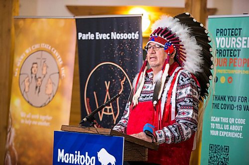 MIKAELA MACKENZIE / WINNIPEG FREE PRESS

Manitoba Keewatinowi Okimakanak Vice-Chief David Monias speaks at an announcement on urban Indigenous COVID-19 vaccine clinics at Thunderbird House in Winnipeg on Friday, Sept. 24, 2021.  For Dylan story.
Winnipeg Free Press 2021.