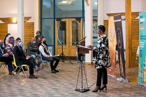 MIKAELA MACKENZIE / WINNIPEG FREE PRESS

Health and Seniors Care Minister Audrey Gordon makes an announcement on urban Indigenous COVID-19 vaccine clinics at Thunderbird House in Winnipeg on Friday, Sept. 24, 2021.  For Dylan story.
Winnipeg Free Press 2021.