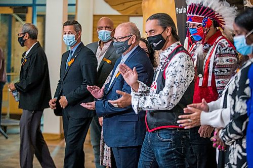 MIKAELA MACKENZIE / WINNIPEG FREE PRESS

Provincial, municipal, and Indigenous dignitaries pose for a group photo after an announcement on urban Indigenous COVID-19 vaccine clinics at Thunderbird House in Winnipeg on Friday, Sept. 24, 2021.  For Dylan story.
Winnipeg Free Press 2021.