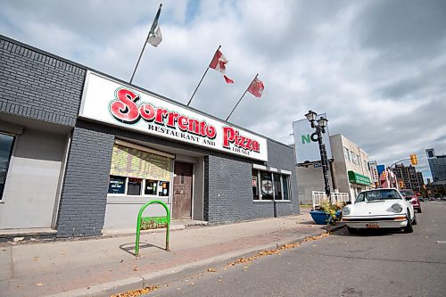 MIKE SUDOMA / Winnipeg Free Press
Exterior of Sorrentos Pizza Restaurant on Ellice St Friday
September 24, 2021