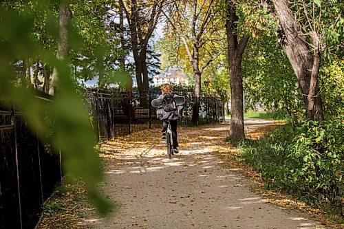 MIKAELA MACKENZIE / WINNIPEG FREE PRESS

The River Trail between The Forks and Churchill Drive in Winnipeg on Friday, Sept. 24, 2021.  For Ryan story.
Winnipeg Free Press 2021.