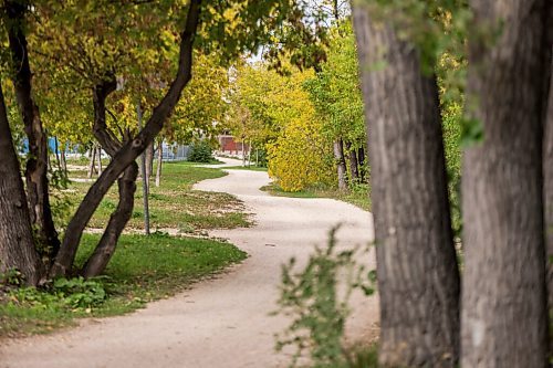 MIKAELA MACKENZIE / WINNIPEG FREE PRESS

The River Trail between The Forks and Churchill Drive in Winnipeg on Friday, Sept. 24, 2021.  For Ryan story.
Winnipeg Free Press 2021.