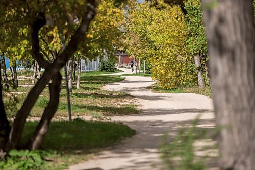 MIKAELA MACKENZIE / WINNIPEG FREE PRESS

The River Trail between The Forks and Churchill Drive in Winnipeg on Friday, Sept. 24, 2021.  For Ryan story.
Winnipeg Free Press 2021.