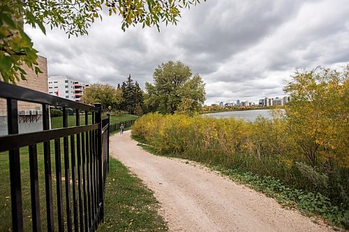 MIKAELA MACKENZIE / WINNIPEG FREE PRESS

The River Trail between The Forks and Churchill Drive in Winnipeg on Friday, Sept. 24, 2021.  For Ryan story.
Winnipeg Free Press 2021.