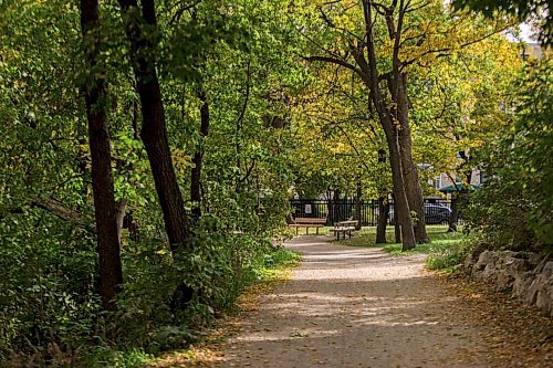 MIKAELA MACKENZIE / WINNIPEG FREE PRESS

The River Trail between The Forks and Churchill Drive in Winnipeg on Friday, Sept. 24, 2021.  For Ryan story.
Winnipeg Free Press 2021.