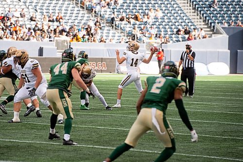 MIKE SUDOMA / WINNIPEG FREE PRESS
Bisons QB, Jackson Tachinski, looks for a pass during the Bisons home opener Saturday afternoon
September 25, 2021