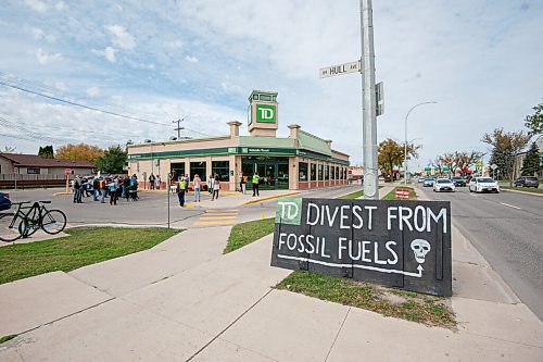 MIKE SUDOMA / WINNIPEG FREE PRESS
Supporters gathered in the parking lot of a TD Bank location on St Annes Rd Saturday to take part in a communion in protest of the Line 3 Pipeline project, and other fossil fuel related projects
September 25, 2021