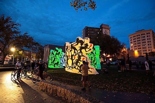 MIKE SUDOMA / Winnipeg Free Press
Nuit Blanche Festival goers checkout the See Hear Speak Inflatable structure at The Cube Saturday night
September 25, 2021