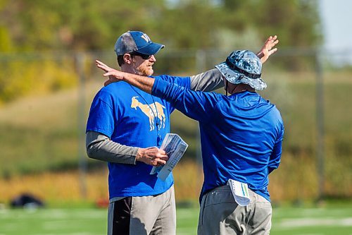 MIKAELA MACKENZIE / WINNIPEG FREE PRESS

Head coach Mike O'Shea at Bombers practice in Winnipeg on Monday, Sept. 27, 2021.  For Taylor Allen story.
Winnipeg Free Press 2021.