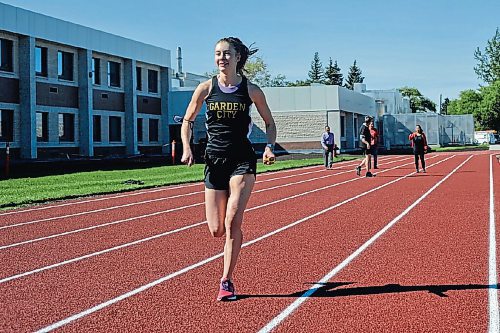 Canstar Community News Cross country team captain Jorja Wiens zips down the centre lane. (CODY SELLAR / CANSTAR COMMUNITY NEWS / TIMES)