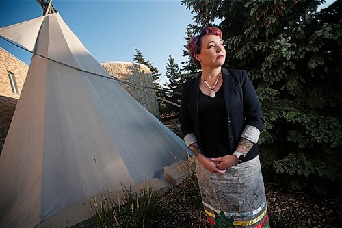 JOHN WOODS / WINNIPEG FREE PRESS
Shauna Mulligan, an instructor in the department of Indigenous Studies at the University of Manitoba, is photographed outside the Indigenous Student Centre at the university in Winnipeg Monday, September 27, 2021.


Reporter: Rollason