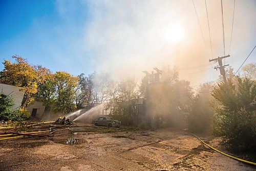 MIKAELA MACKENZIE / WINNIPEG FREE PRESS

Firefighters work to extinguish a warehouse fire in Point Douglas in Winnipeg on Tuesday, Sept. 28, 2021. For Ben Waldman story.
Winnipeg Free Press 2021.