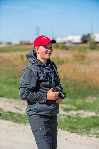 MIKAELA MACKENZIE / WINNIPEG FREE PRESS

Trainspotter Evan McRae, 13, poses for a portrait east of Symington Yards in Winnipeg on Monday, Sept. 27, 2021.  For the last two years, the young rail fan has been going out to watch trains around the city. For --- story.
Winnipeg Free Press 2021.
