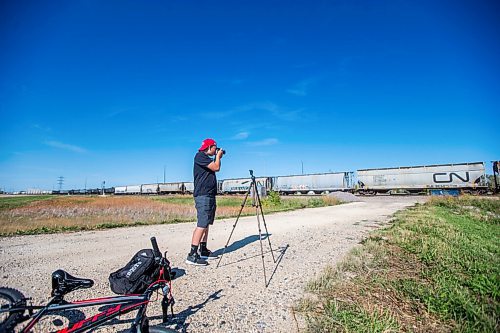 MIKAELA MACKENZIE / WINNIPEG FREE PRESS

Evan McRae, 13, shoots photos and records video of trains east of Symington Yards in Winnipeg on Monday, Sept. 27, 2021.  For the last two years, the young rail fan has been going out to watch trains around the city. For --- story.
Winnipeg Free Press 2021.