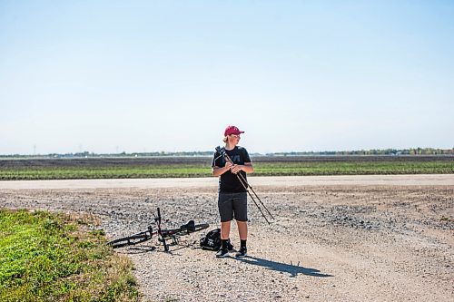 MIKAELA MACKENZIE / WINNIPEG FREE PRESS

Evan McRae, 13, sets up to shoot photos and record video of trains east of Symington Yards in Winnipeg on Monday, Sept. 27, 2021.  For the last two years, the young rail fan has been going out to watch trains around the city. For --- story.
Winnipeg Free Press 2021.