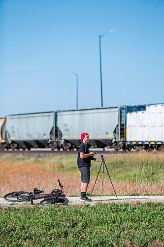 MIKAELA MACKENZIE / WINNIPEG FREE PRESS

Evan McRae, 13, shoots photos and records video of trains east of Symington Yards in Winnipeg on Monday, Sept. 27, 2021.  For the last two years, the young rail fan has been going out to watch trains around the city. For --- story.
Winnipeg Free Press 2021.