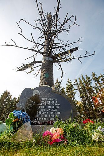 MIKE DEAL / WINNIPEG FREE PRESS
A memorial in Portage la Prairie next to the former residential school erected for the eight students who died in a 1972 plane crash in Winnipeg.
See Maggie Macintosh story
210929 - Wednesday, September 29, 2021.