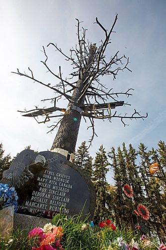 MIKE DEAL / WINNIPEG FREE PRESS
A memorial in Portage la Prairie next to the former residential school erected for the eight students who died in a 1972 plane crash in Winnipeg.
See Maggie Macintosh story
210929 - Wednesday, September 29, 2021.