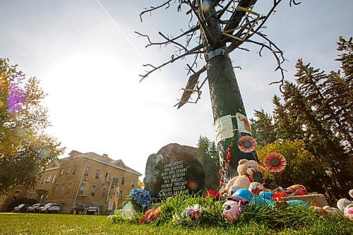 MIKE DEAL / WINNIPEG FREE PRESS
A memorial in Portage la Prairie next to the former residential school erected for the eight students who died in a 1972 plane crash in Winnipeg.
See Maggie Macintosh story
210929 - Wednesday, September 29, 2021.