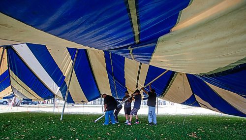 MIKE DEAL / WINNIPEG FREE PRESS
A crew from the Dakota Ojibway Child and Family Services puts up a large tent in front of the former residential school in Portage la Prairie, MB, Wednesday afternoon in preparation for the National Day for Truth and Reconciliation tomorrow.
210929 - Wednesday, September 29, 2021.