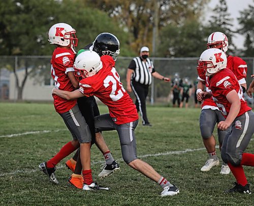 JESSICA LEE / WINNIPEG FREE PRESS

An Elmwood Giants player is tackled during a game against the Kelvin Clippers on September 29, 2021 at Elmwood High.

Reporter: Mike