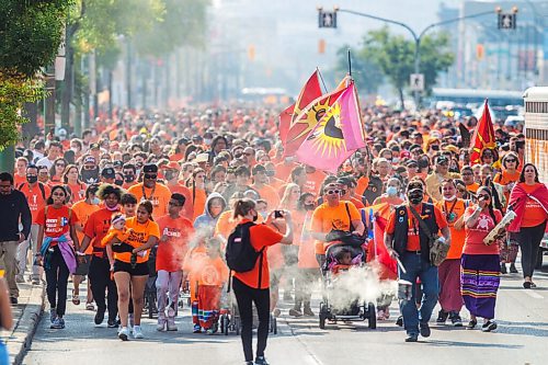 MIKAELA MACKENZIE / WINNIPEG FREE PRESS

A march goes from the Canadian Museum for Human Rights to St. John's Park on the first National Day for Truth and Reconciliation in Winnipeg on Thursday, Sept. 30, 2021. For --- story.
Winnipeg Free Press 2021.