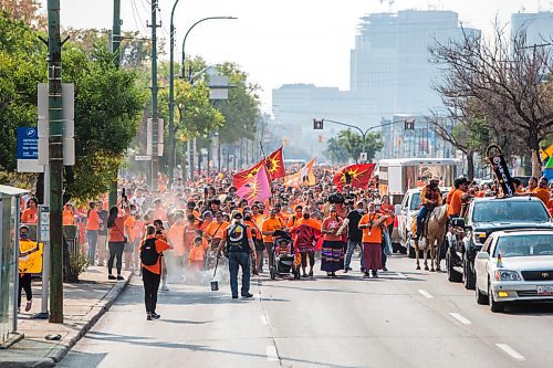 MIKAELA MACKENZIE / WINNIPEG FREE PRESS

A march goes from the Canadian Museum for Human Rights to St. John's Park on the first National Day for Truth and Reconciliation in Winnipeg on Thursday, Sept. 30, 2021. For --- story.
Winnipeg Free Press 2021.