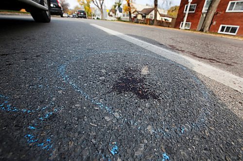 JOHN WOODS / WINNIPEG FREE PRESS
Blood at the scene of an attack on Sherbrook in Winnipeg Thursday, August 30, 2021. A man was attacked and suffered hatchet wounds when he was targeted for a bike theft.

Reporter: Pindera
