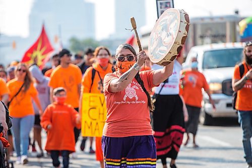 MIKAELA MACKENZIE / WINNIPEG FREE PRESS

A march goes from the Canadian Museum for Human Rights to St. John's Park on the first National Day for Truth and Reconciliation in Winnipeg on Thursday, Sept. 30, 2021. For --- story.
Winnipeg Free Press 2021.