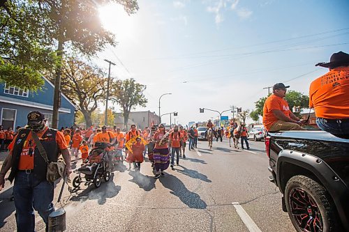 MIKAELA MACKENZIE / WINNIPEG FREE PRESS

A march goes from the Canadian Museum for Human Rights to St. John's Park on the first National Day for Truth and Reconciliation in Winnipeg on Thursday, Sept. 30, 2021. For --- story.
Winnipeg Free Press 2021.