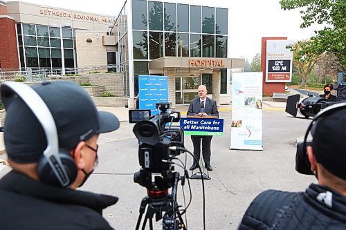 MIKE DEAL / WINNIPEG FREE PRESS
Premier Kelvin Goertzen announces a $32-million expansion of Bethesda Regional Health Centre in Steinbach Friday morning.
211001 - Friday, October 1, 2021