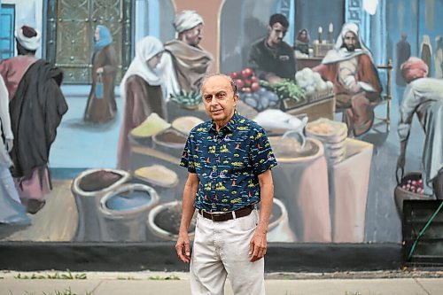 SHANNON VANRAES / WINNIPEG FREE PRESS
Yusuf Abdulrehman owns Winnipegs oldest halal shop, Halal Meat Centre, and was photographed at the store October 1, 2021.