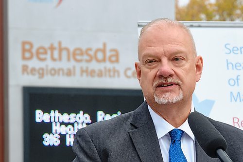 MIKE DEAL / WINNIPEG FREE PRESS
Premier Kelvin Goertzen announces a $32-million expansion of Bethesda Regional Health Centre in Steinbach Friday morning.
See Katie May story
211001 - Friday, October 01, 2021.