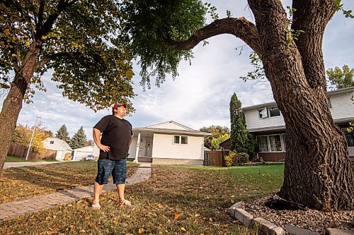 MIKE SUDOMA / Winnipeg Free Press
Jon Reimann stands under a tree in the front yard of his family home. After a 45 minute wait on the phone and 3 days to get a reply over email, 311 finally came down to prune his tree
October 1, 2021